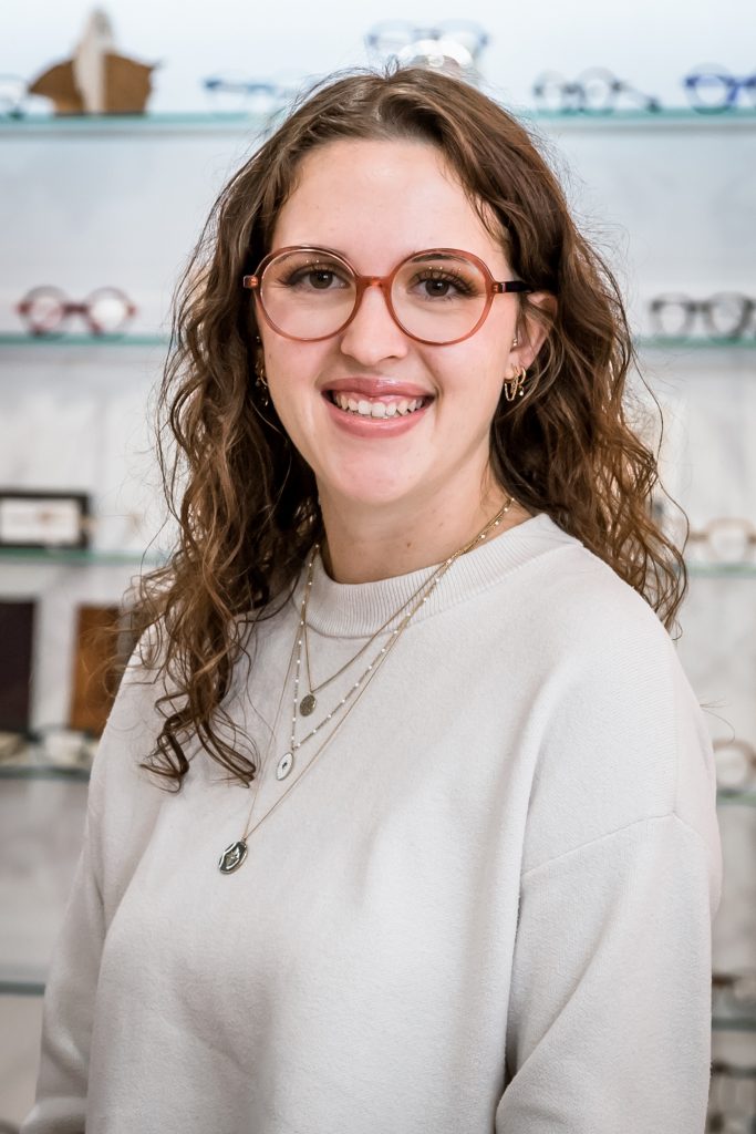 Anna, opticienne spécialiste en basse vision à Clermont l'Hérault et Gignac 34